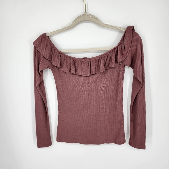 3/$25 89. NWT Aeropostale Off Shoulder Top M Ruffle Trim Long Sleeves Ribbed - Picture 4 of 4